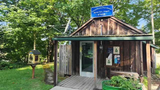 Brides keep an Oregon ghost town alive — one postmark at a time