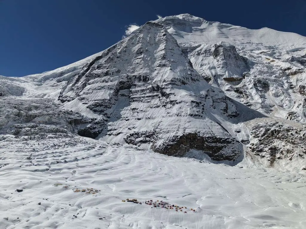 Dhaulagiri's Autumn Window Opens: Climbers Race for Camp 3 and an Early Summit