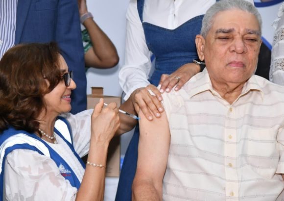 Dominican Republic rolls out 400,000 free flu shots at 1,350 vaccination sites