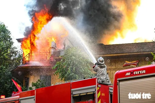Fire Guts Hanoi Restaurant on Tang Bat Ho Street — Everyone Gets Out Safely
