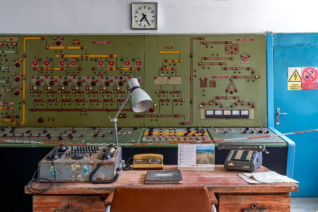 From a Colorado Can Castle to Victorian Coffee Lamps: Curiosities Worth a Detour