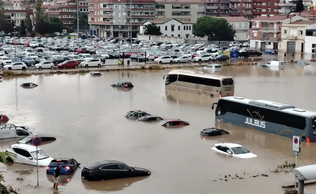 Record rainfall floods Catalonia: two dead, transport disrupted and travellers warned