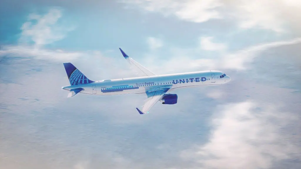 United Courts American and Delta Flyers With Status Match Deal Tied to Starlink Wi-Fi