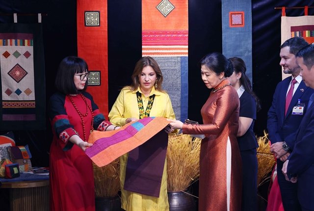 When Vietnamese brocade meets Panamanian mola: a textiles diplomacy moment in Hà Nội