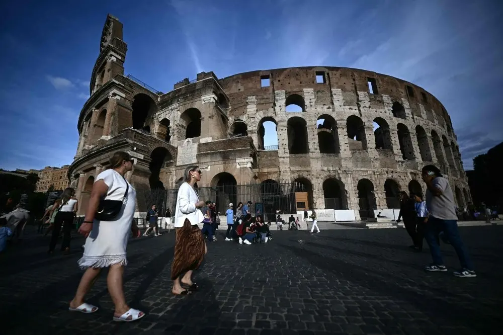 Colosseum reopens after fatal accident, but only a 10-square-metre corner stays closed