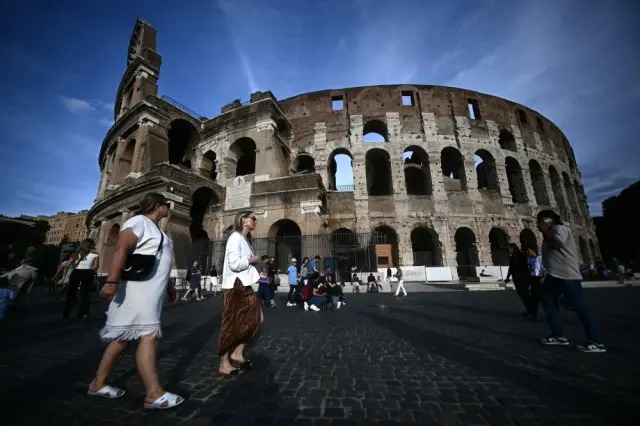 Colosseum reopens after fatal accident, but only a 10-square-metre corner stays closed