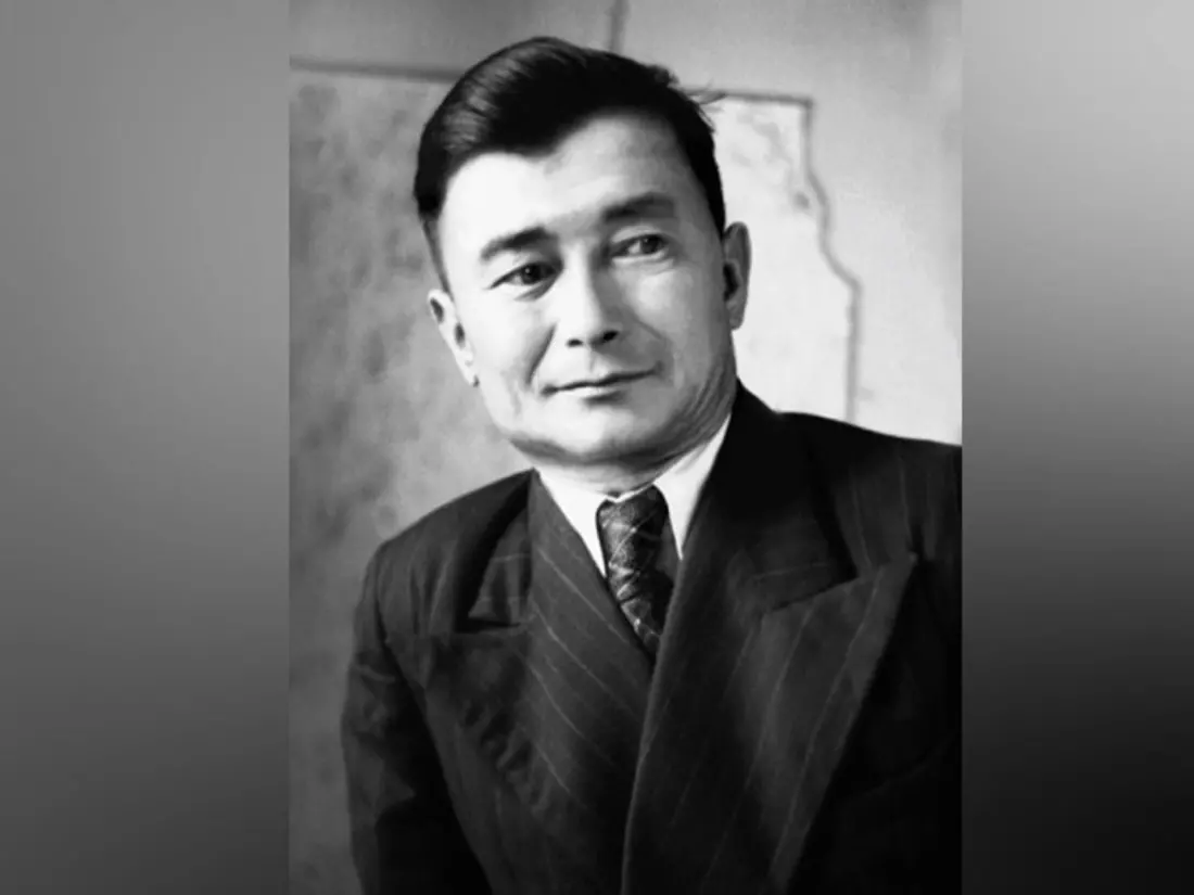 Kazakhstan Honours Poet Kassym Amanzholov on His 115th Birthday