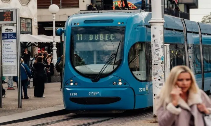 Zagreb's trams and buses will take contactless payments from 2027