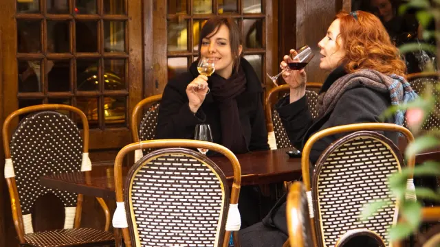 Four French wine etiquette rules to know before your first restaurant dinner in France