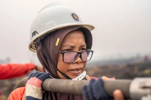 Indonesia's 'Power of Mama': the village women fighting Borneo's fires and haze