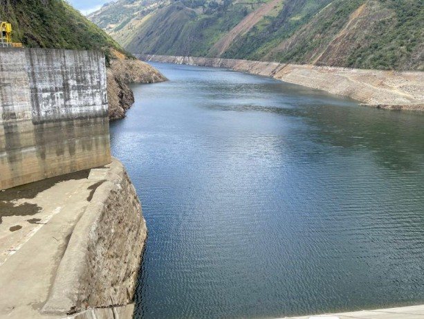 Ecuador orders large businesses off the grid as reservoirs plunge toward critical levels