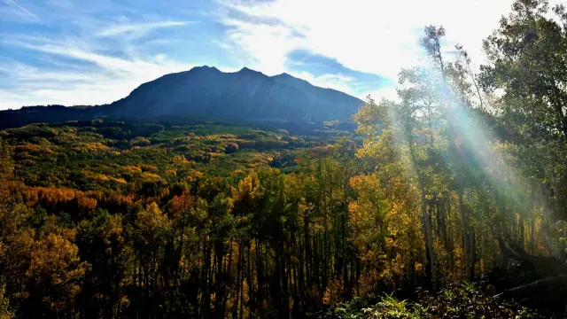 Fall Backpacking: How to Pack for 40-Degree Days Without Overloading Your Bag