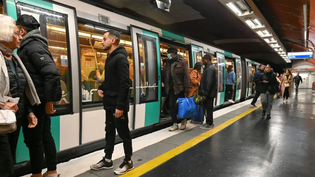 Five Paris Metro rules tourists break in their first ten minutes underground