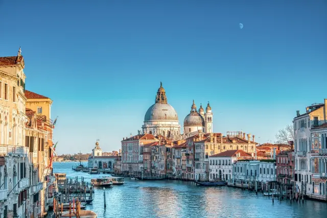 Delta's 2027 Europe expansion: new Venice and Athens flights plus an earlier spring season
