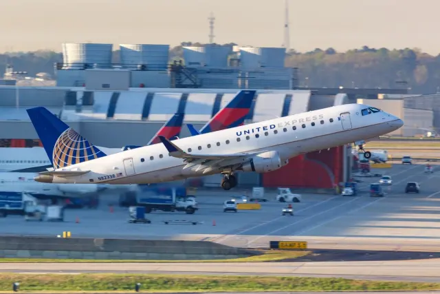 Houston flight turns back after cockpit windshield shatters minutes into flight