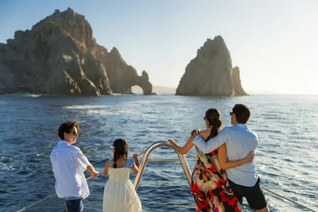 Los Cabos tourism took a hit in 2026 — but cruises, Canadians and domestic travellers are picking up the slack