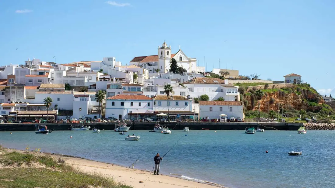 Ferragudo to host bilingual debate on the Algarve's future this October