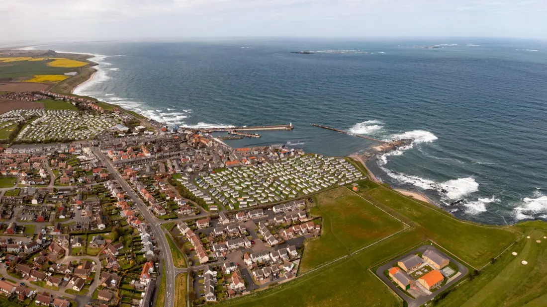 Seahouses: Northumberland's Fishing Village Puffins, Chips and Big-Sky Beaches